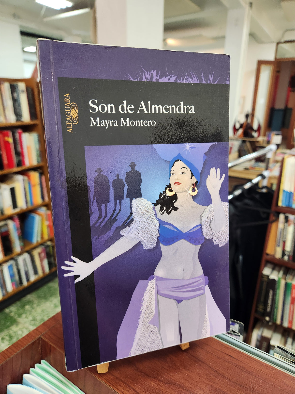 Son de Almendra - Mayra Montero