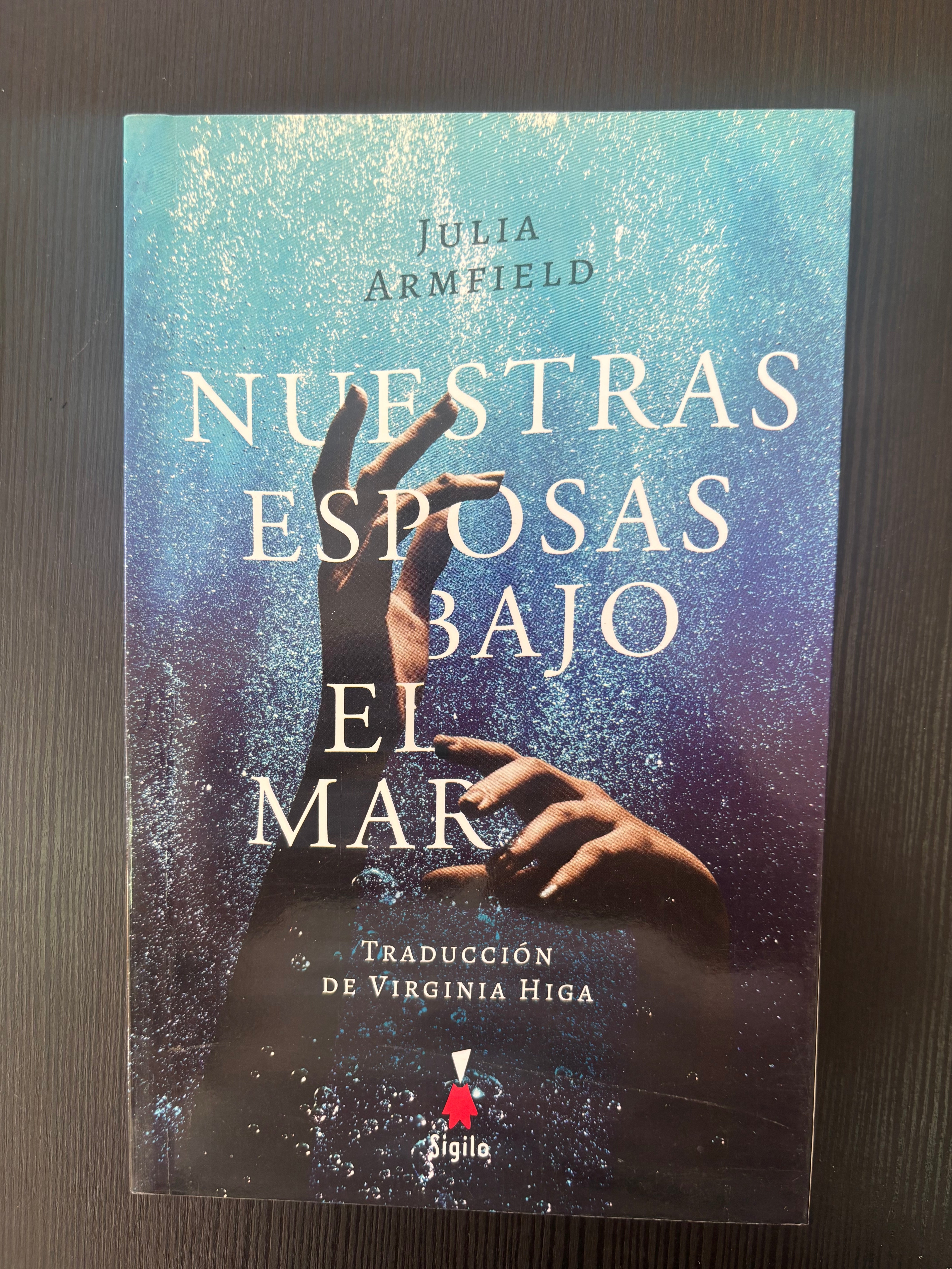 Nuestras esposas bajo el mar - Julia Armfield