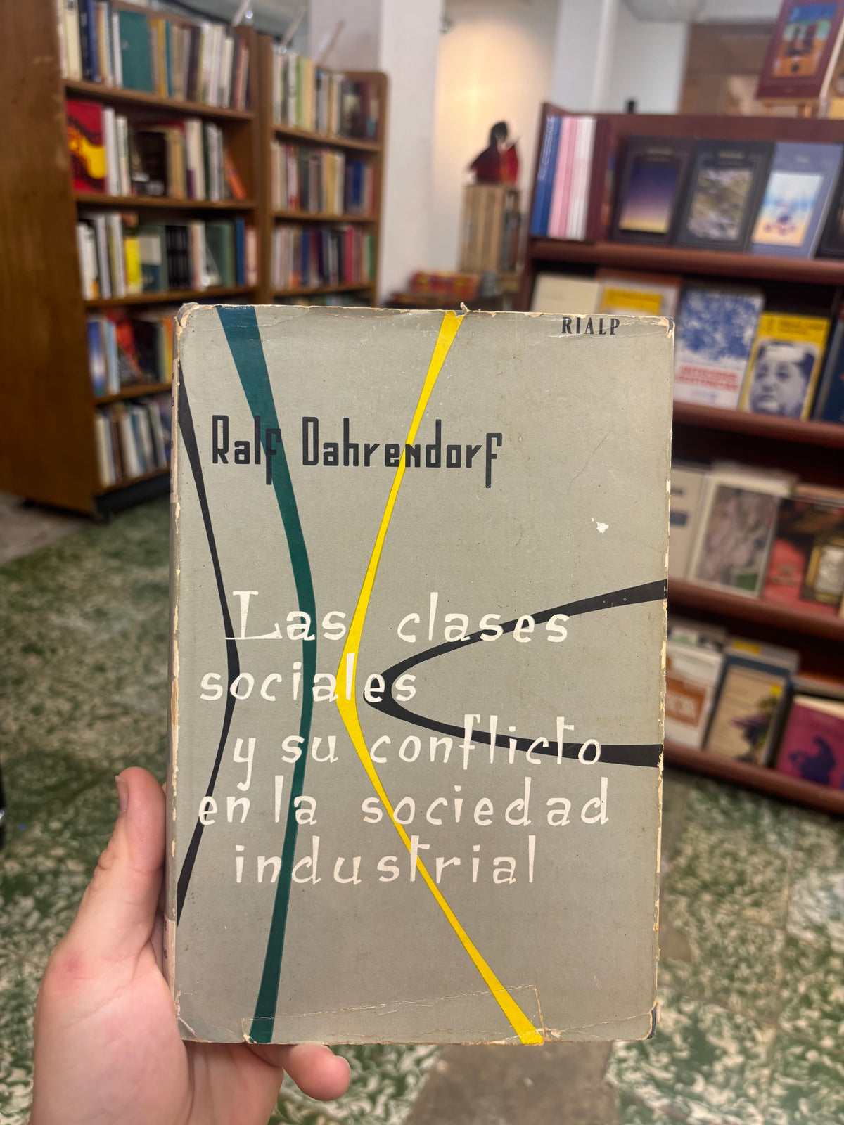 Las clases sociales y su conflicto en la sociedad industrial - Ralf Dahrendorf