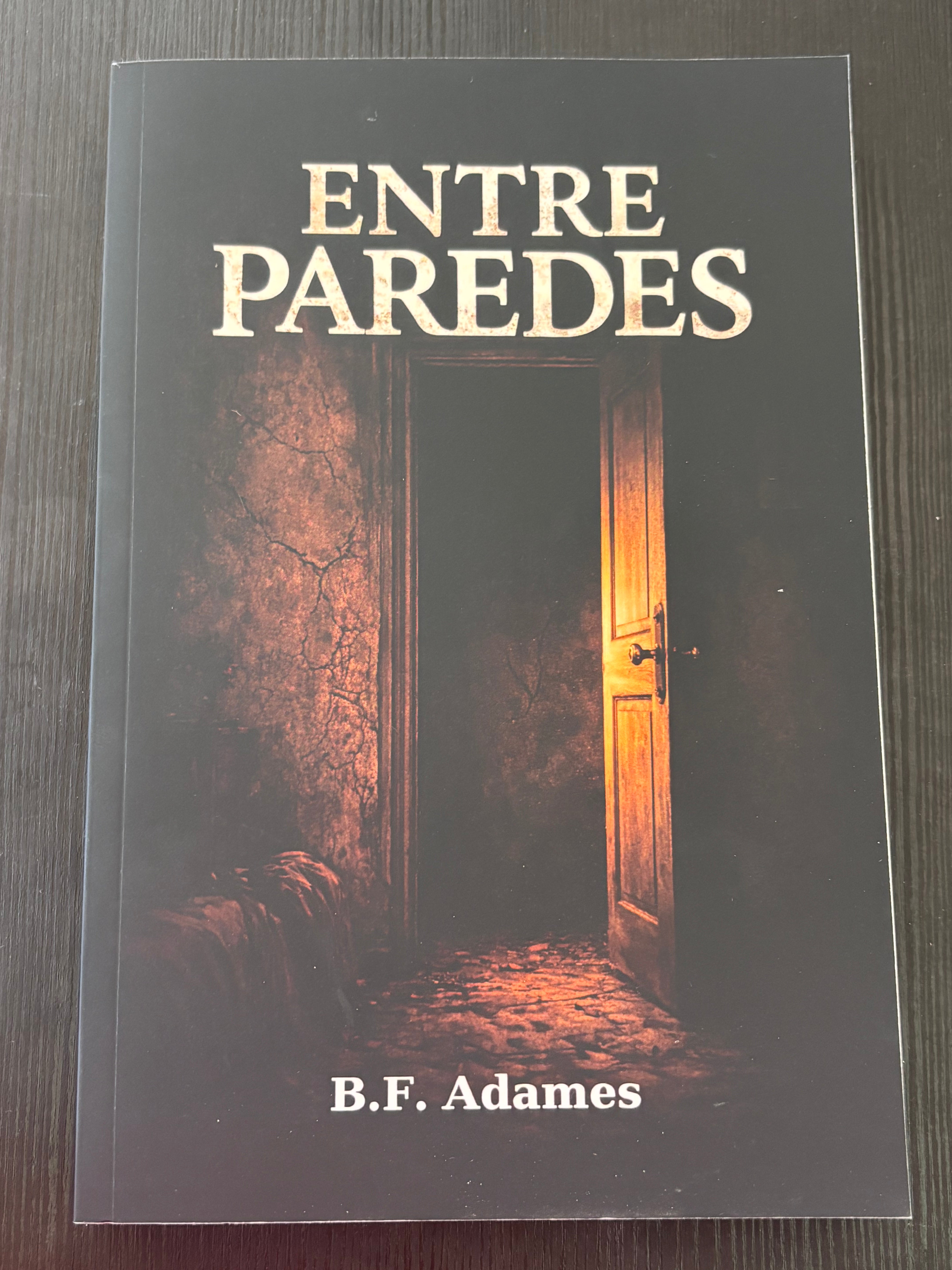 Entre Paredes - B.F. Adames