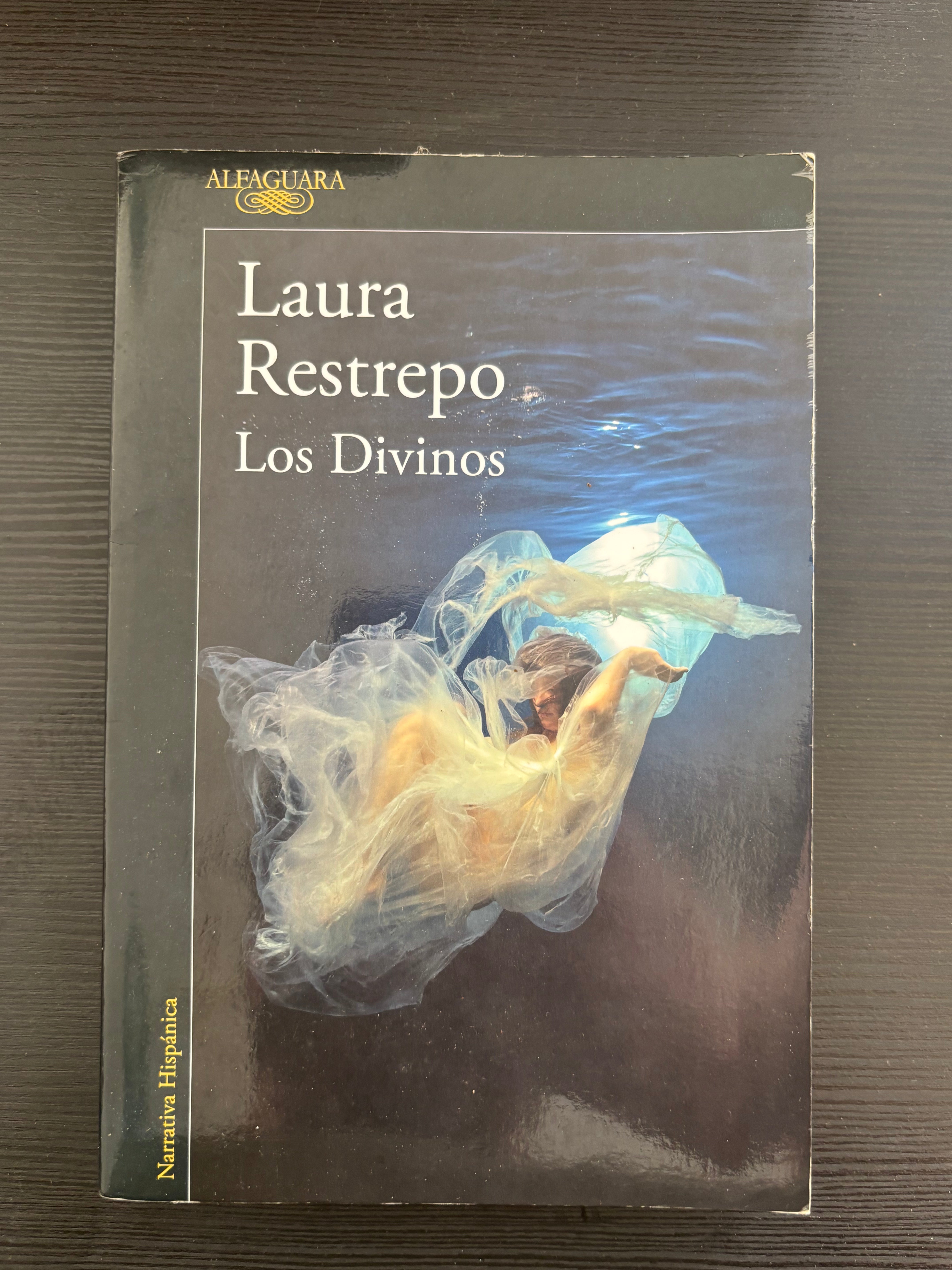 Los divinos - Laura Restrepo