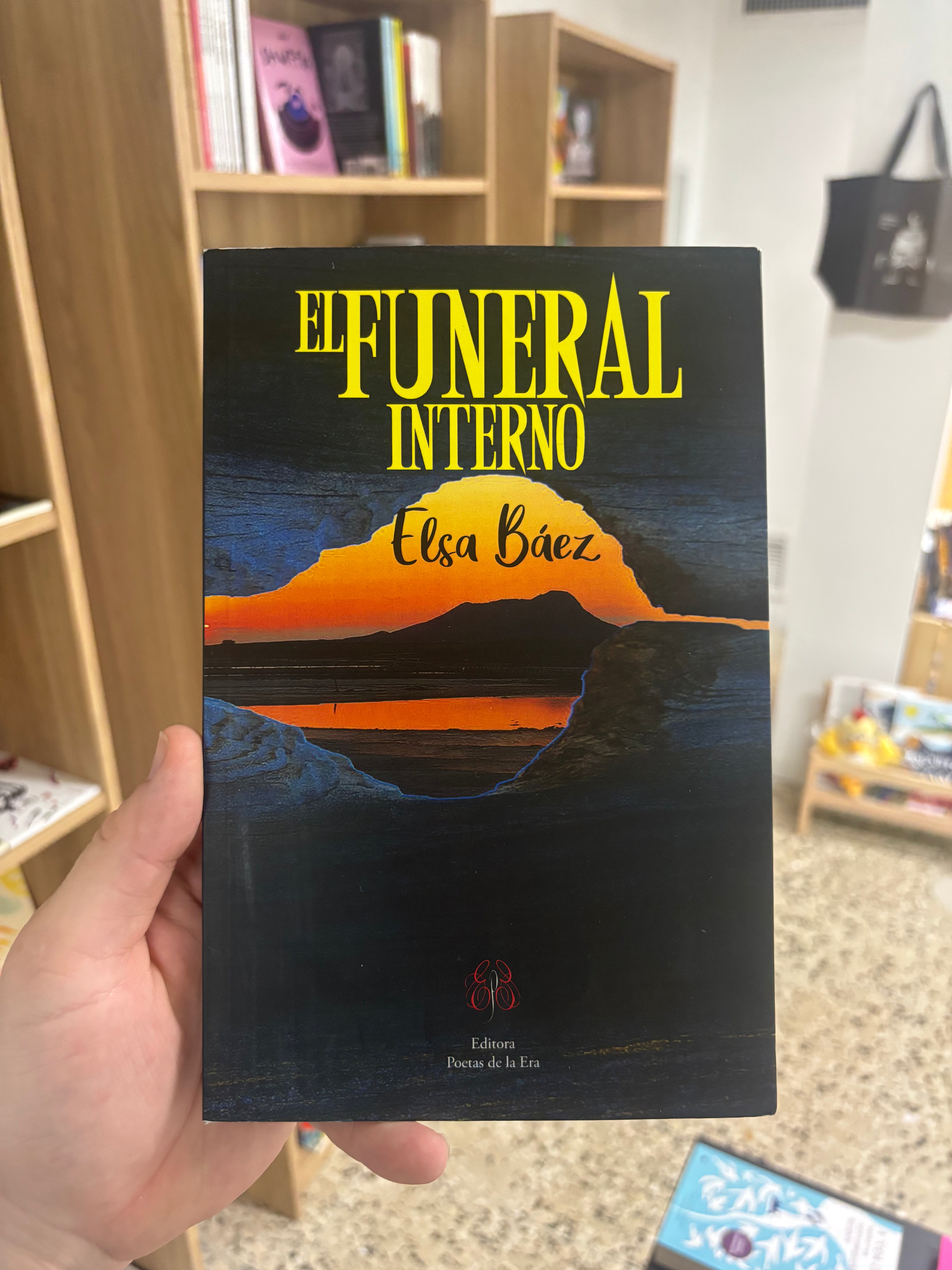 El funeral interno - Elsa Baez